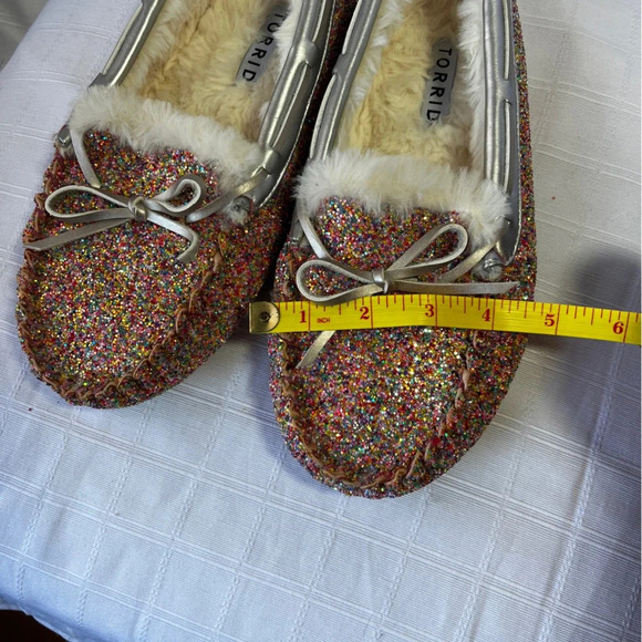 Torrid Moccasin Sparkle Faux Fur Slippers NWOT  Size 7 WW Fairy Barbiecore - Picture 13 of 13